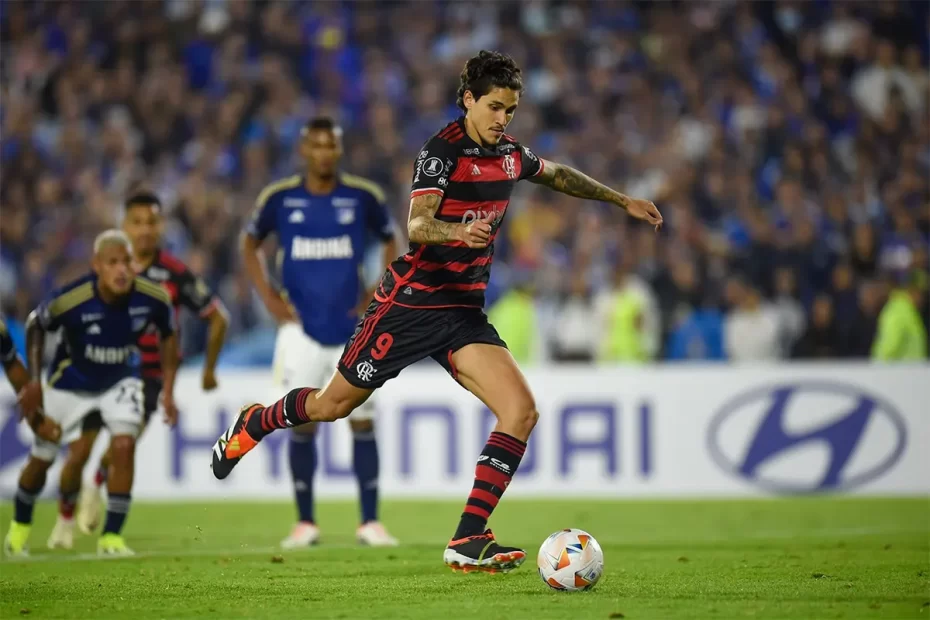 Flamengo larga na frente, mas sofre empate do Millonarios na estreia da Libertadores